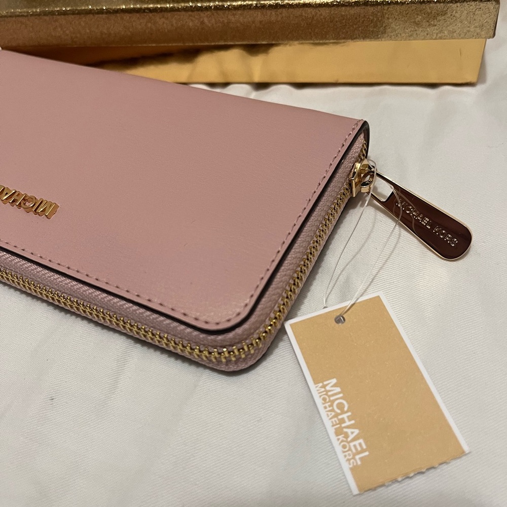 Michael Kors continental wallet. Brand new with packaging never been used. - Picture 2 of 4